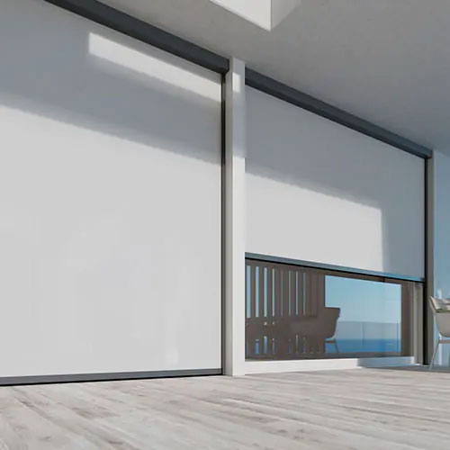 Toldo vertical instalado en terraza